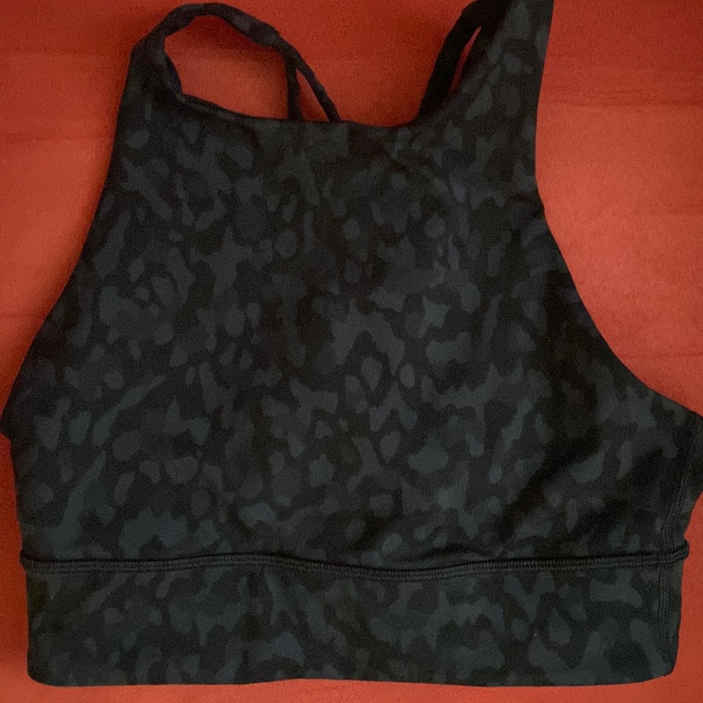 Lululemon high neck sports bra size 6